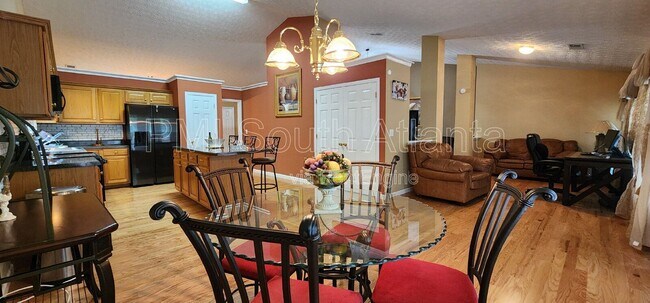 Building Photo - 4284 Cedar Lake Cove