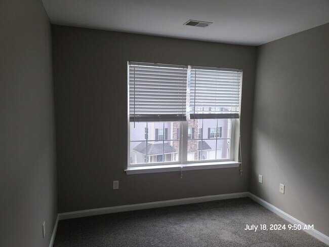 Building Photo - 3 Bedroom Townhouse for Rent in Waynesboro!