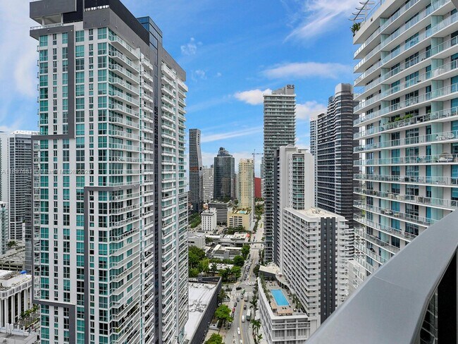 Building Photo - 1000 Brickell Plaza