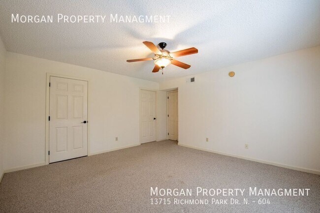 Building Photo - 13715 Richmond Park Dr N