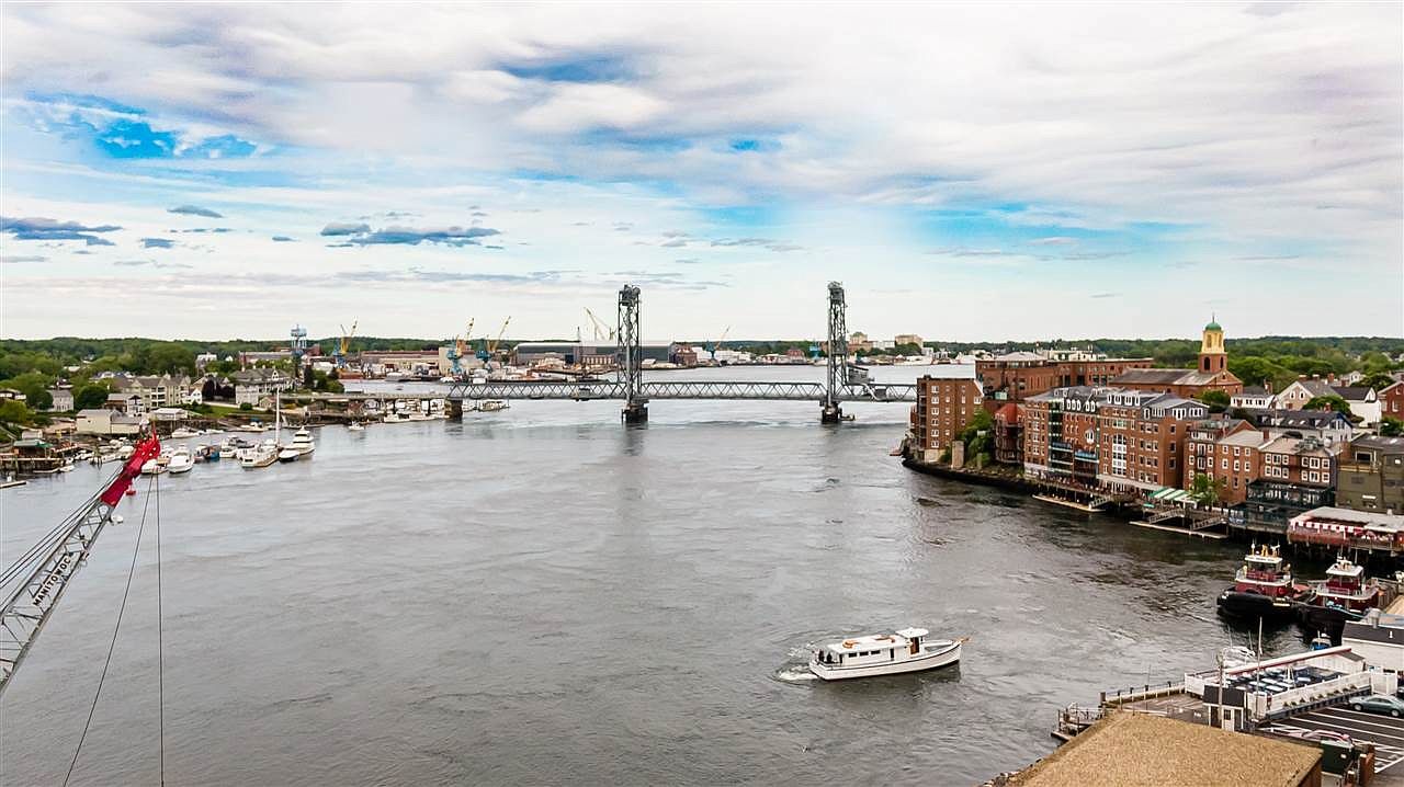 Building Photo - 33 Deer St