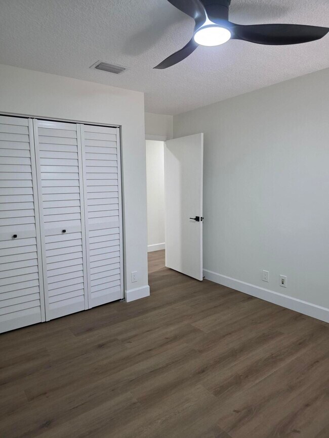 Building Photo - 11354 Island Lakes Ln