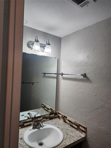 Building Photo - 900 W Mulberry St