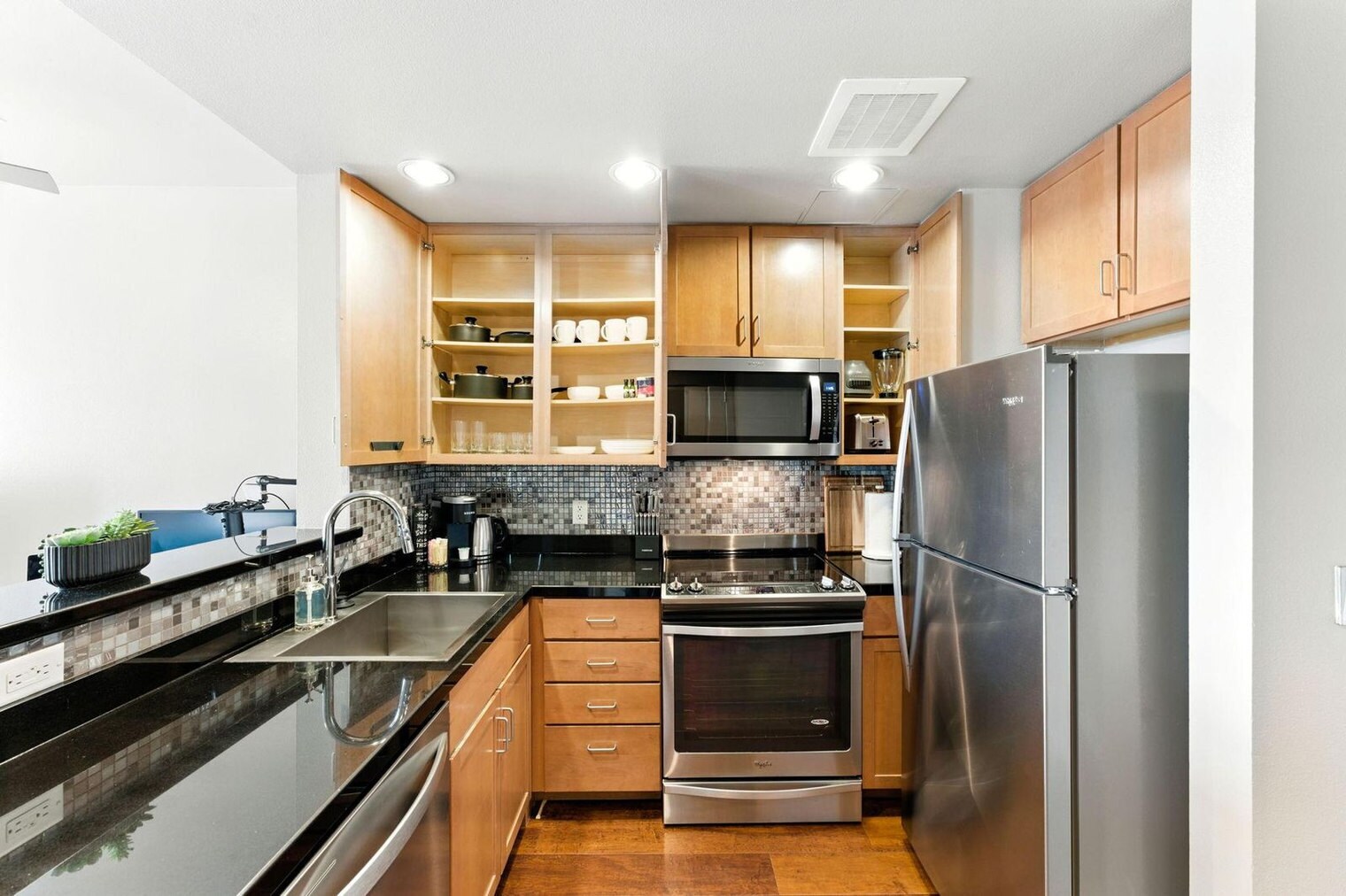 Building Photo - 355 Berry St