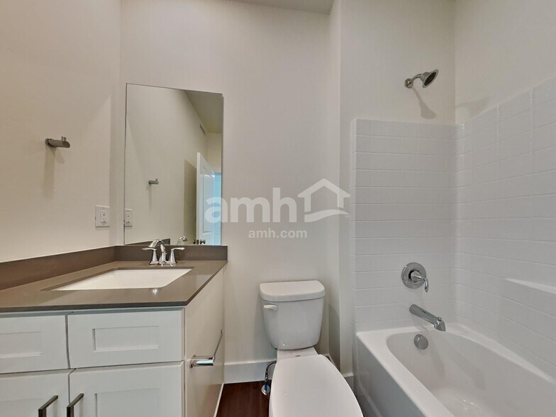 Building Photo - 10067 W Raleigh St