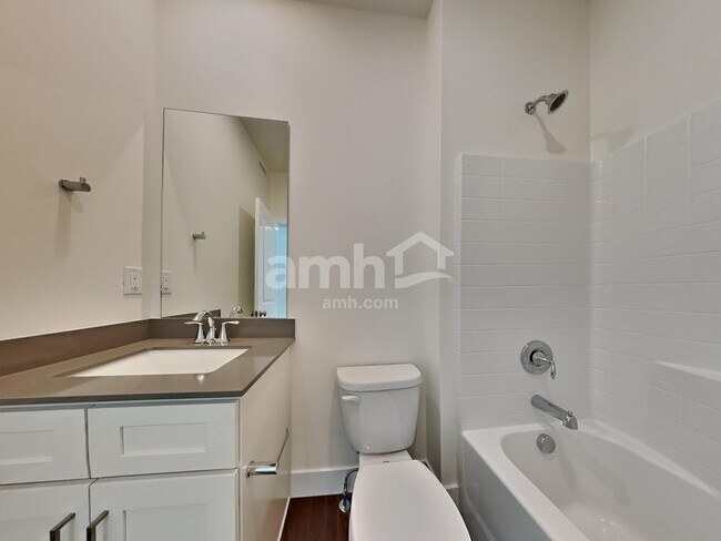 Building Photo - 10096 W Raleigh St