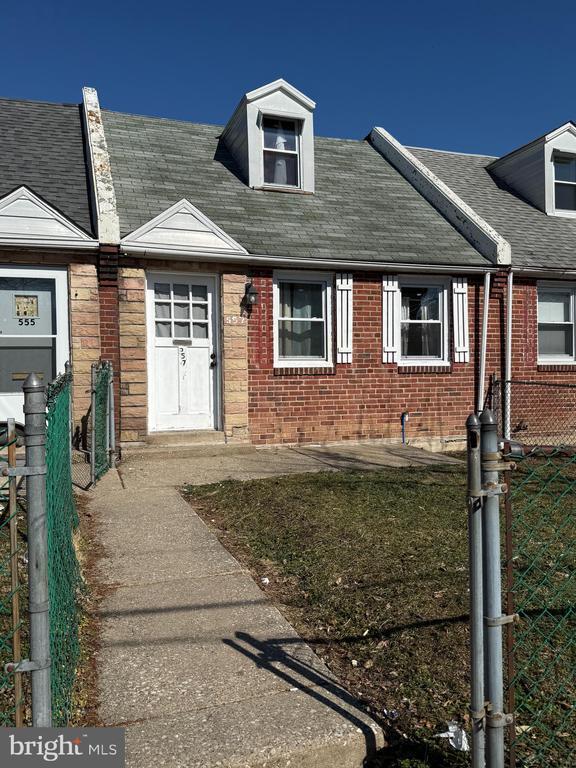 Building Photo - 557 Wiltshire Rd