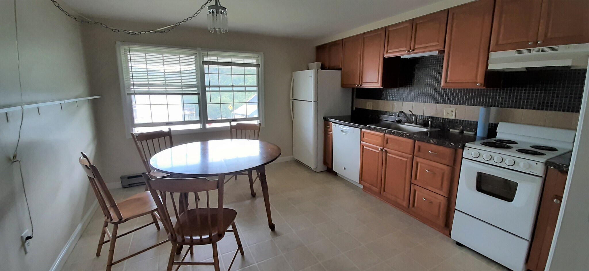 Building Photo - 488 Cedarcrest Dr