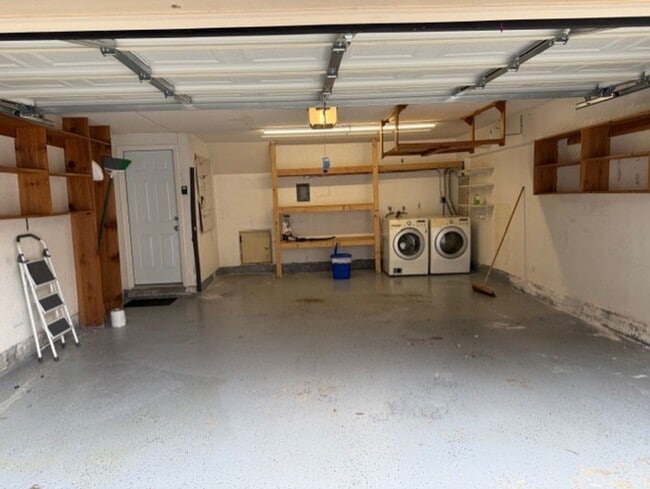 Building Photo - BEAUTIFUL 2 BR 2.5 BA TOWNHOUSE RANCHO PENASQUITOS $3300.00