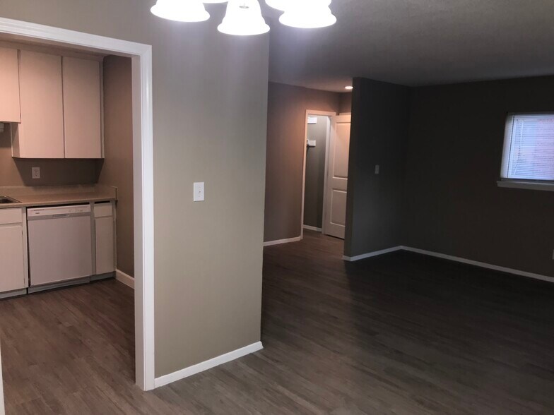 Building Photo - 8325 Grandview Ln