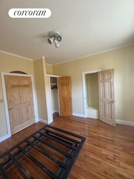 Building Photo - 741 Crown St