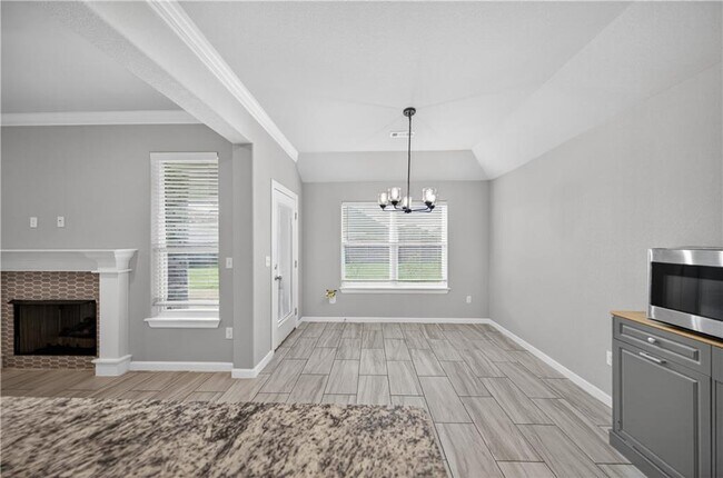 Building Photo - 440 Willow Dr