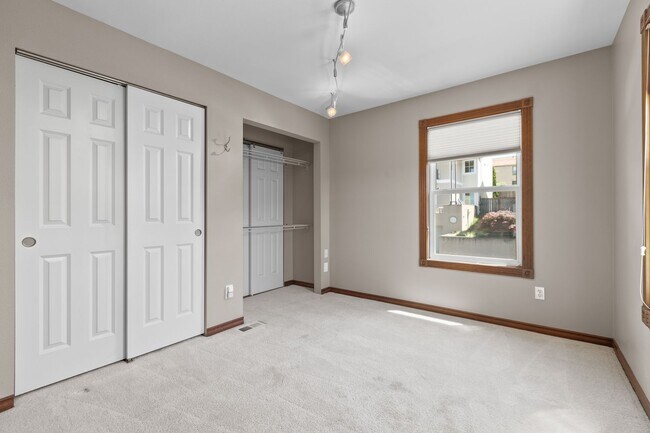 Building Photo - 3Bd/3Ba Seattle House