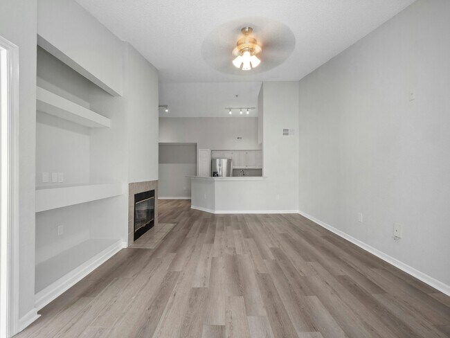 Building Photo - 8300 Elm Park Dr