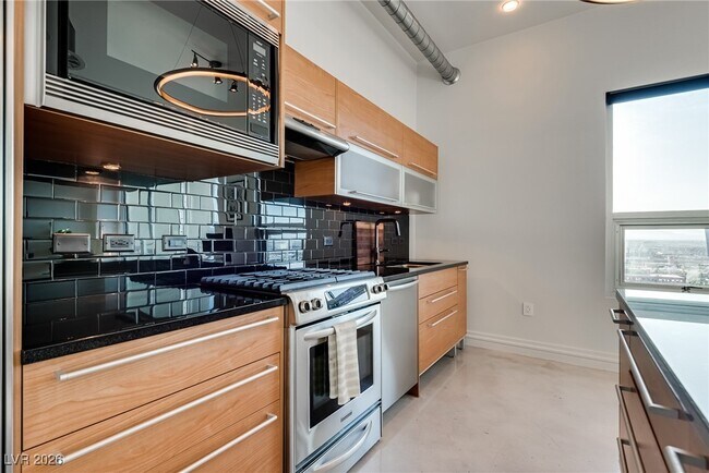 Building Photo - 200 Hoover Ave