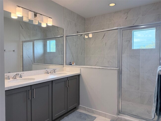 Building Photo - 556 Parsons Wy