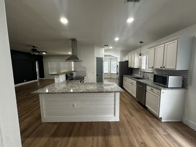 Building Photo - 7822 Bur Oak Way
