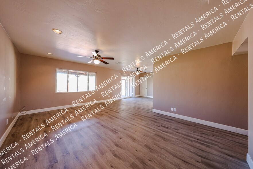 Building Photo - 6924 E Cheery Lynn Rd