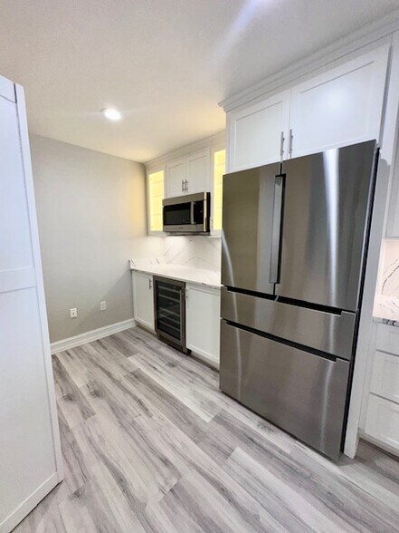 Building Photo - 480 Sail Ln