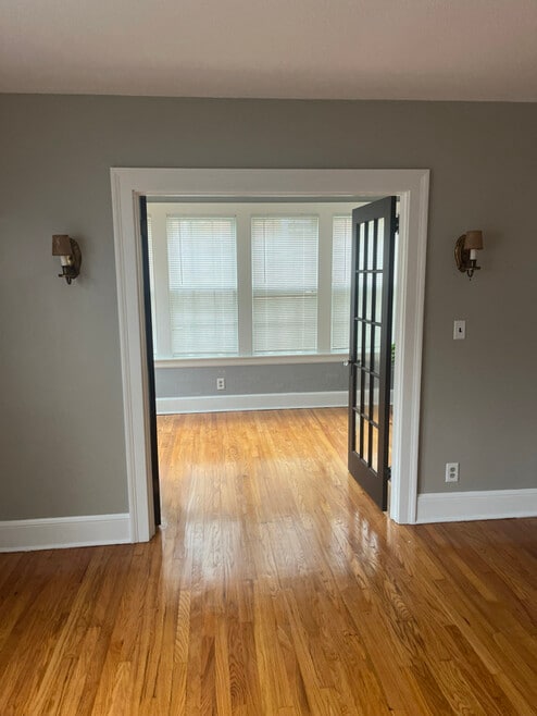 Building Photo - 63 Buell St