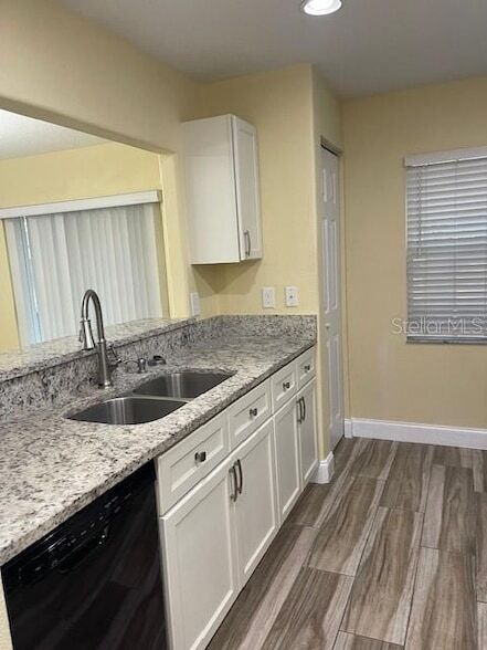 Building Photo - 326 Carina Cir