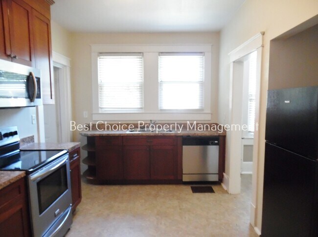 Building Photo - 517 Creswell Ave