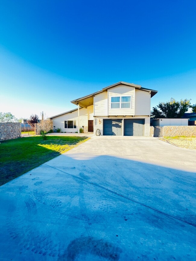 Primary Photo - 6407 Los Altos Dr