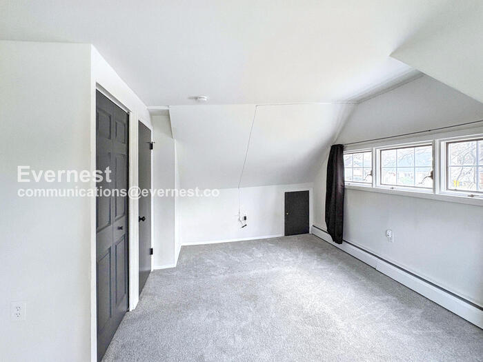 Building Photo - 9 Country Club Dr