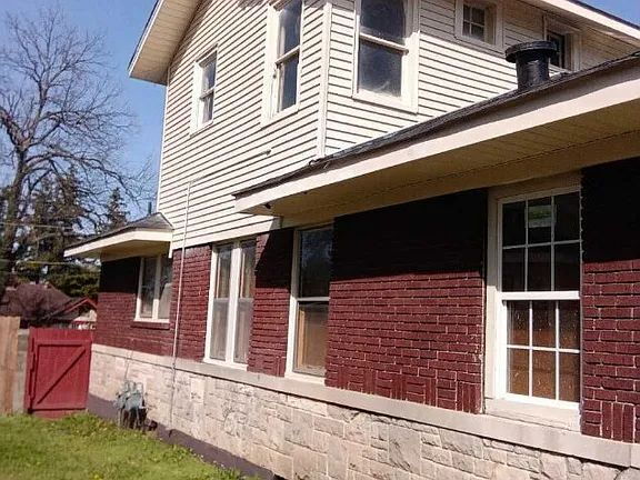 Building Photo - 1760 Foster Ave