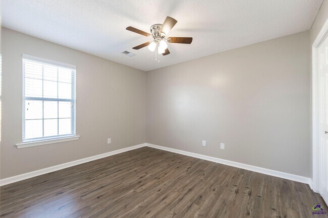 Building Photo - 404 Chadwyck Cir