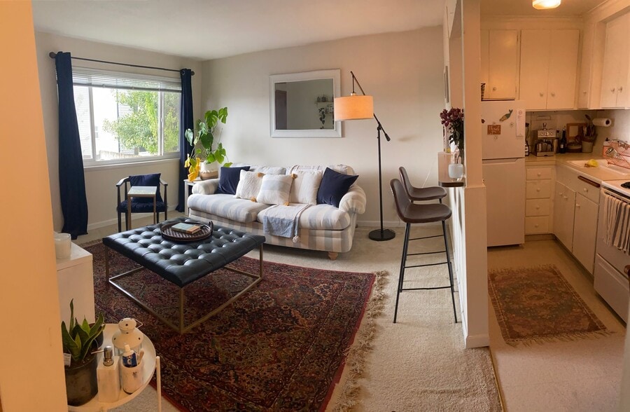 Building Photo - 2349 W Newton St