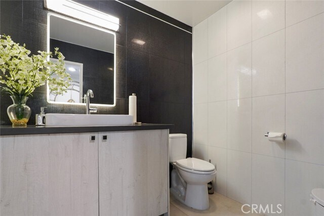 Building Photo - 3381 Oakmont View Dr