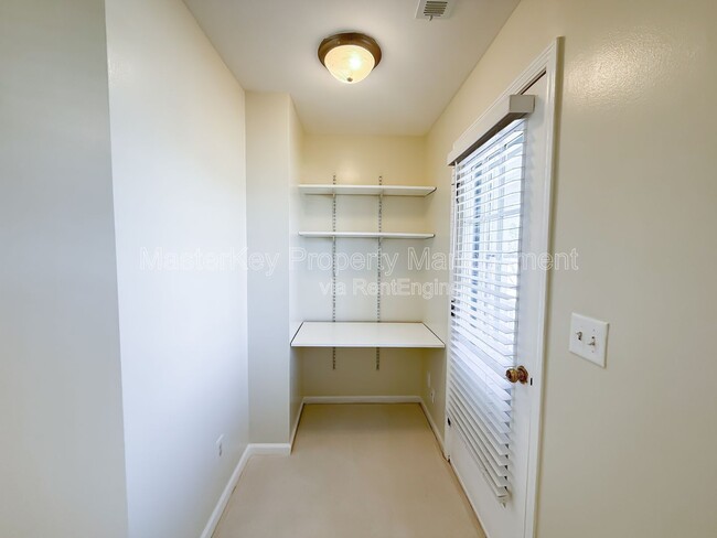 Building Photo - 804 Willowedge Ct