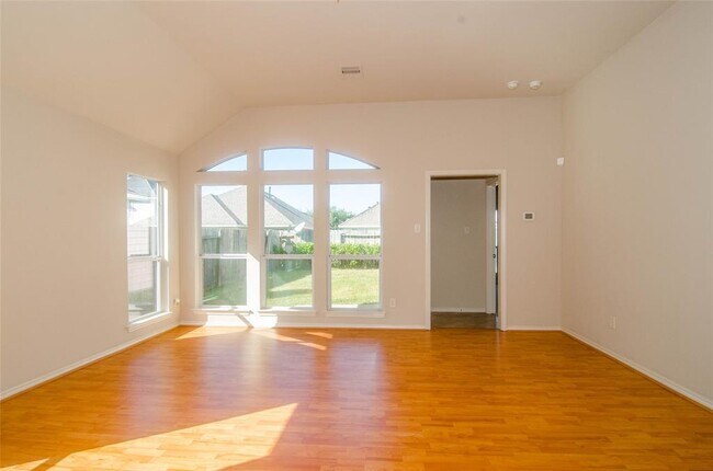 Building Photo - 30 Signal Hill Dr