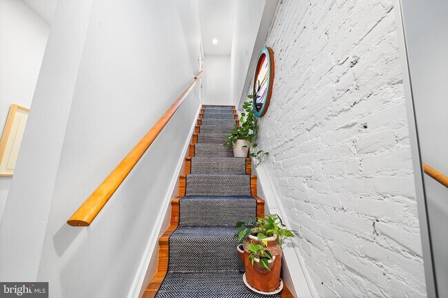 Building Photo - 2222 Oakford St