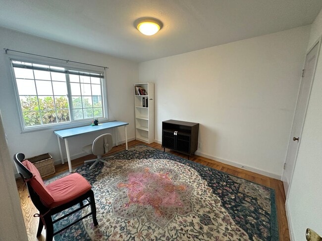 Building Photo - Great natural light on a side by side dupl...