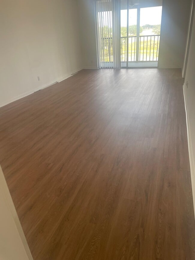 Building Photo - 2571 Aragon Blvd