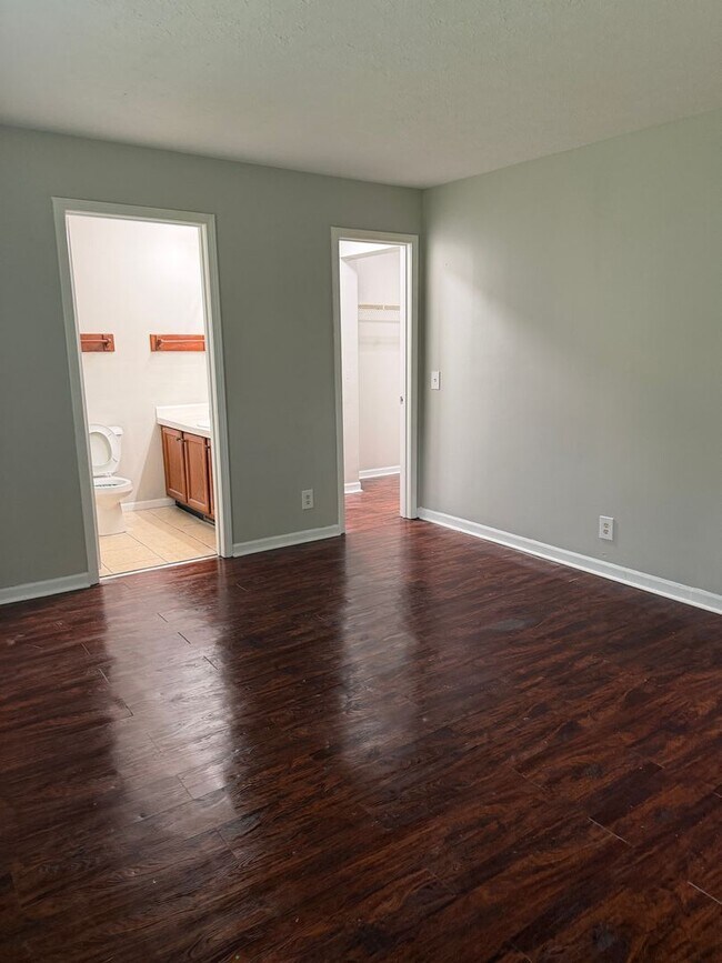 Building Photo - a newly updated single-family home located in a nice neighborhood of Indianapolis.