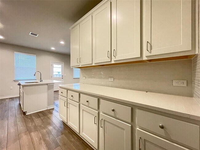 Building Photo - 1603 Denesa Dr