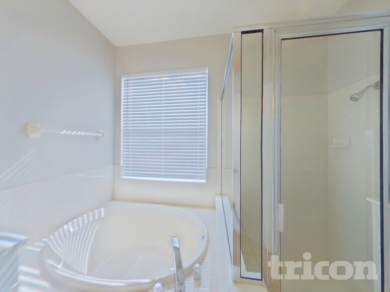Building Photo - 5112 Clover Mist Dr