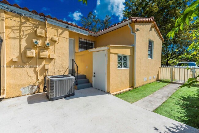 Building Photo - 5801 SW 9th Terrace