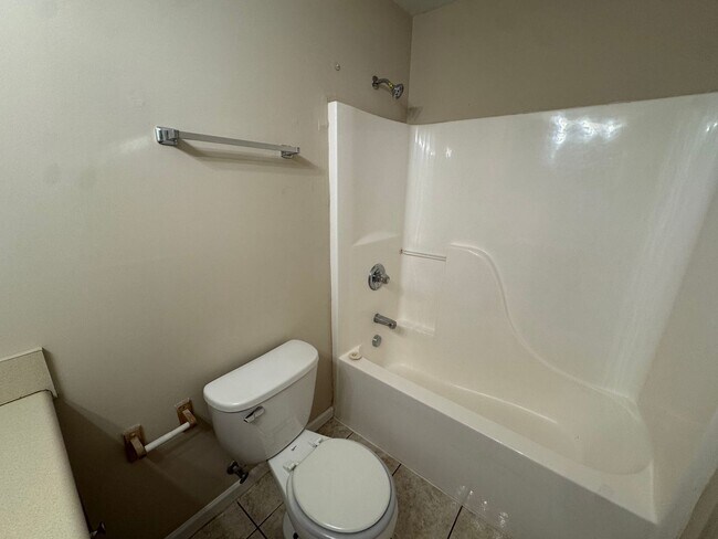 Building Photo - 17/19 Brookstone Drive