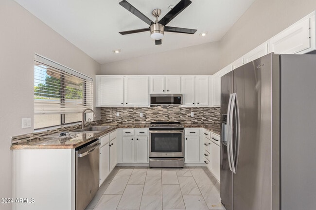 Building Photo - 9138 E Davenport Dr