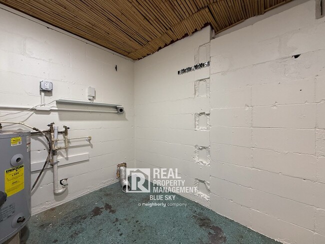 Building Photo - Updated South Tampa Pool Home with Fenced ...