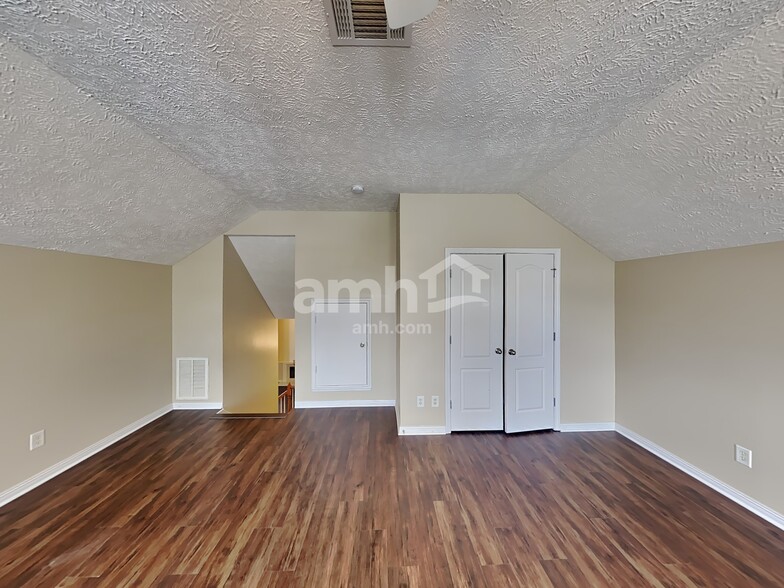 Building Photo - 1308 Oakhall Ln