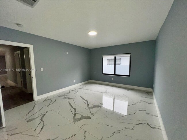 Building Photo - 3297 SW 26th St