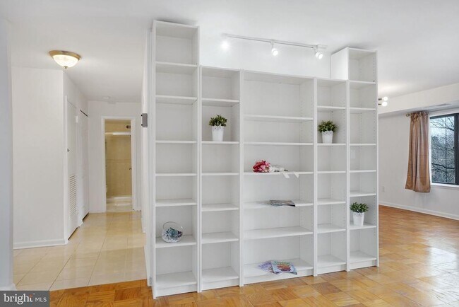 Building Photo - 3101 S Manchester St