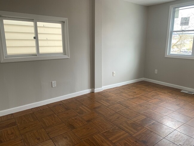 Building Photo - 112 S Common St