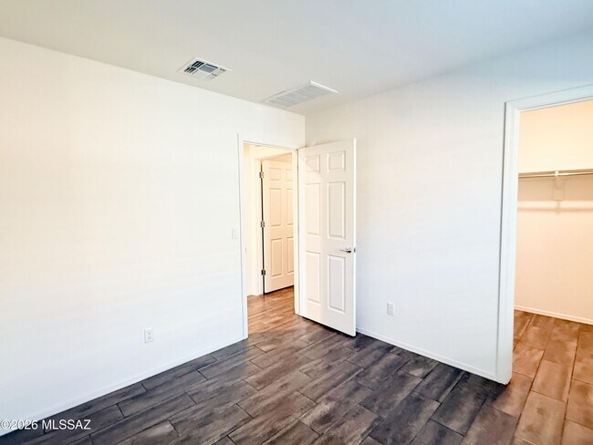 Building Photo - 12253 N Sutter Dr
