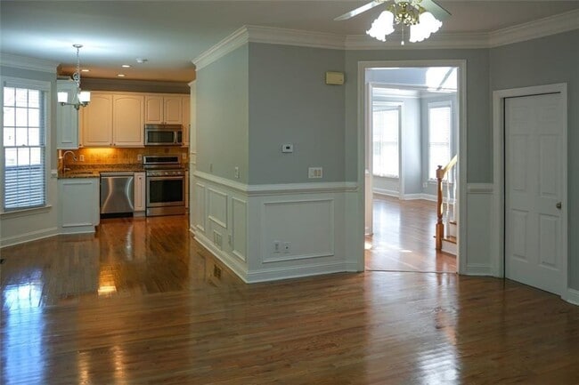 Building Photo - 385 Sweet Ivy Ln